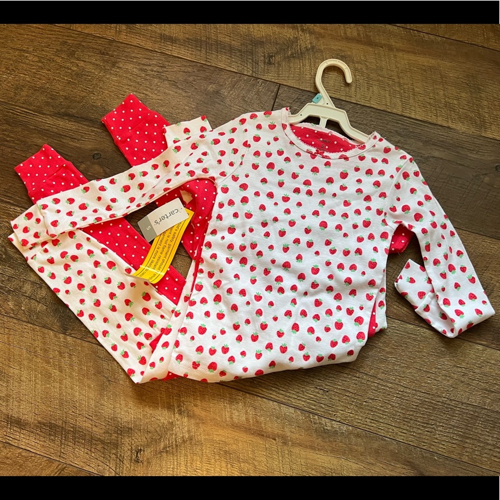 NWT Carter’s strawberry girl’s pajama set